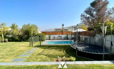 Imperdible Venta Moderna casa en Piedra Roja Chicureo, 4 dormitorios, 4 baños mas servicios