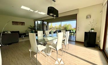 Imperdible Venta Moderna casa en Piedra Roja Chicureo, 4 dormitorios, 4 baños mas servicios
