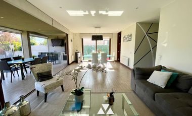 Imperdible Venta Moderna casa en Piedra Roja Chicureo, 4 dormitorios, 4 baños mas servicios
