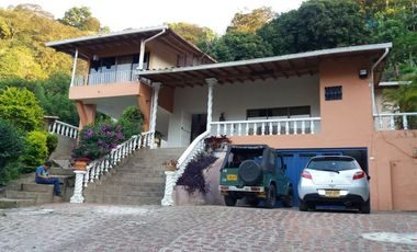 FINCA DE RECREO FAVORABLE A MEDIA HORA DESDE MEDELLIN ANTIOQUIA COLOMBIA.