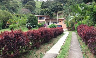 FINCA DE RECREO FAVORABLE A MEDIA HORA DESDE MEDELLIN ANTIOQUIA COLOMBIA.