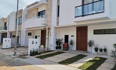 VENTA DE CASA NUEVA CANCUN ARBOLADA LA CEIBA