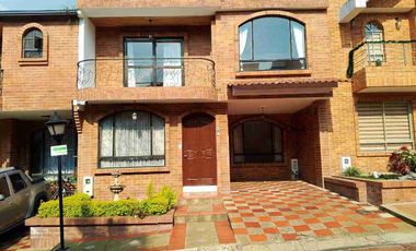 SE VENDE CASA EN EXCELENTE UBICACIÓN EN FUSAGASUGA