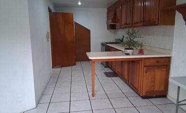CASA MUY FUNCIONAL Y UBICADISIMA, EN PERFECTO ESTADO