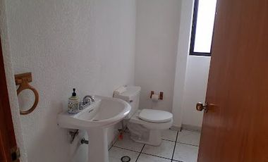CASA MUY FUNCIONAL Y UBICADISIMA, EN PERFECTO ESTADO