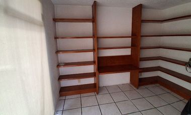 CASA MUY FUNCIONAL Y UBICADISIMA, EN PERFECTO ESTADO