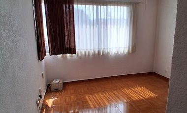 CASA MUY FUNCIONAL Y UBICADISIMA, EN PERFECTO ESTADO