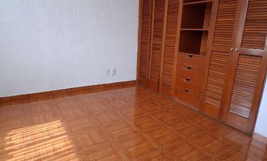 CASA MUY FUNCIONAL Y UBICADISIMA, EN PERFECTO ESTADO