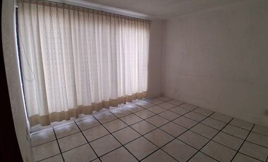 CASA MUY FUNCIONAL Y UBICADISIMA, EN PERFECTO ESTADO