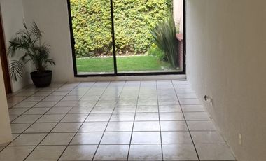 CASA MUY FUNCIONAL Y UBICADISIMA, EN PERFECTO ESTADO