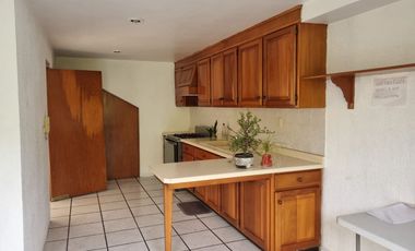 CASA MUY FUNCIONAL Y UBICADISIMA, EN PERFECTO ESTADO