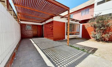Venta casa sólida de un piso, sector Rotonda Azapa, Arica