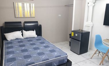 Suite amoblada de alquiler en la Urbanización La Joya, 1 parqueo.
