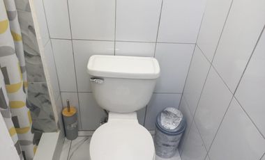 Suite amoblada de alquiler en la Urbanización La Joya, 1 parqueo.