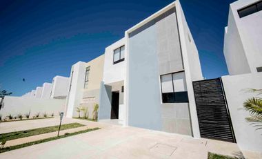 Casa en venta con Recámara en Planta Baja en Caucel