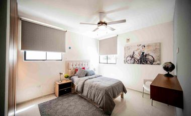 Casa en venta con Recámara en Planta Baja en Caucel