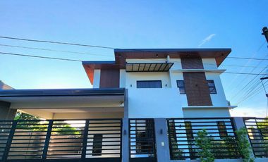 RUSH SALE! CORNER 2-STOREY MODERN HOUSE AND LOT FOR SALE NEAR MABALACAT GATE CLARK