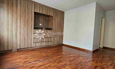 EN VENTA - AMPLIO DEPARTAMENTO DE 3 HABITACIONES EN AV. ORDOÑEZ LASSO