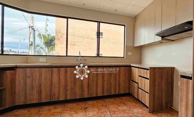 EN VENTA - AMPLIO DEPARTAMENTO DE 3 HABITACIONES EN AV. ORDOÑEZ LASSO