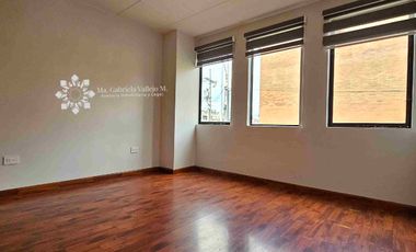 EN VENTA - AMPLIO DEPARTAMENTO DE 3 HABITACIONES EN AV. ORDOÑEZ LASSO
