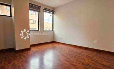 EN VENTA - AMPLIO DEPARTAMENTO DE 3 HABITACIONES EN AV. ORDOÑEZ LASSO