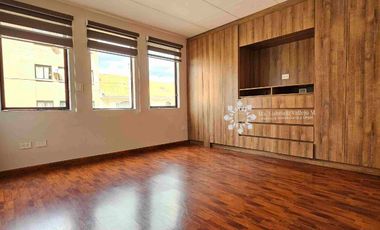 EN VENTA - AMPLIO DEPARTAMENTO DE 3 HABITACIONES EN AV. ORDOÑEZ LASSO