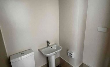 FOR RENT – STUDIO @ BERKELEY SUITES, SOUTH FORBES/NUVALI