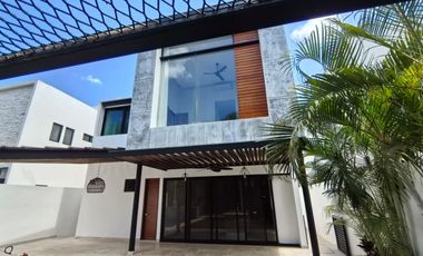CASA EN VENTA LAGOS DEL SOL CANCUN COLIBRIS