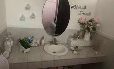 Jardines del Bosque: Casa en Venta con Distribución Funcional y Ubicación Estratégica