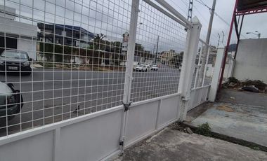 Terreno en Alquiler en el Norte de Guayaquil,  Cerca Ceibos, 1 Oficina,  2 Baños.