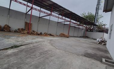 Terreno en Alquiler en el Norte de Guayaquil,  Cerca Ceibos, 1 Oficina,  2 Baños.