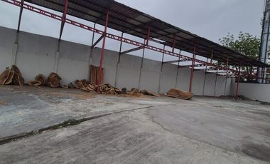 Terreno en Alquiler en el Norte de Guayaquil,  Cerca Ceibos, 1 Oficina,  2 Baños.