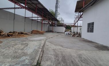 Terreno en Alquiler en el Norte de Guayaquil,  Cerca Ceibos, 1 Oficina,  2 Baños.