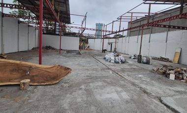 Terreno en Alquiler en el Norte de Guayaquil,  Cerca Ceibos, 1 Oficina,  2 Baños.