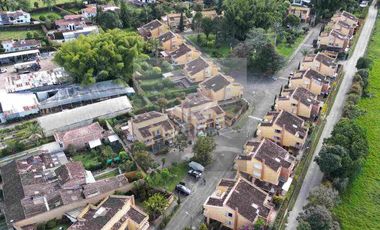 Casa Unifamiliar en urbanización cerrada