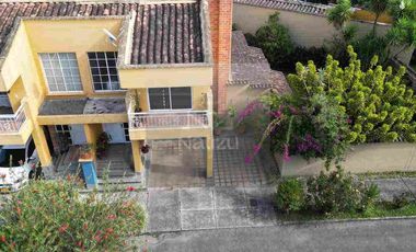 Casa Unifamiliar en urbanización cerrada