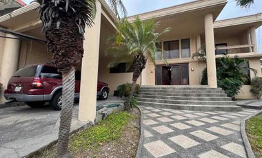 Alquilo o Vendo Casa Santa Cecilia 4 dormitorios y piscina, sin amoblar