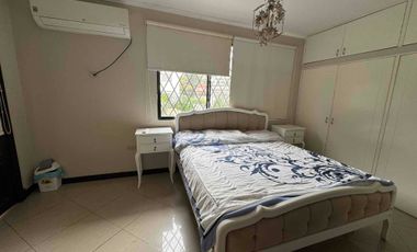 Alquilo o Vendo Casa Santa Cecilia 4 dormitorios y piscina, sin amoblar