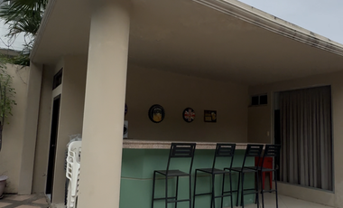 Alquilo o Vendo Casa Santa Cecilia 4 dormitorios y piscina, sin amoblar
