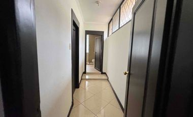 Alquilo o Vendo Casa Santa Cecilia 4 dormitorios y piscina, sin amoblar