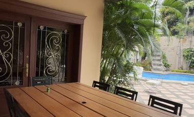 Alquilo o Vendo Casa Santa Cecilia 4 dormitorios y piscina, sin amoblar