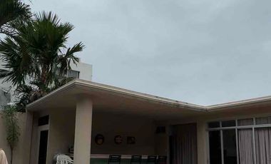 Alquilo o Vendo Casa Santa Cecilia 4 dormitorios y piscina, sin amoblar