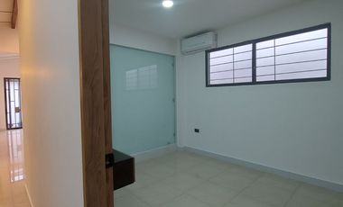 Alquiler de casa independiente en Urdesa cerca a Ciudad Colon