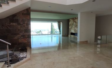 RENTA DE CASA EN VILLAS DEL CAMPESTRE CON ALBERCA
