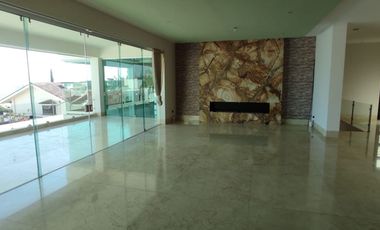RENTA DE CASA EN VILLAS DEL CAMPESTRE CON ALBERCA