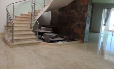RENTA DE CASA EN VILLAS DEL CAMPESTRE CON ALBERCA