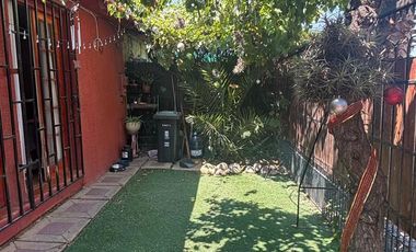 SE VENDE LINDA Y SOLIDA CASA DE 3D 1B 1E 171MTS2 COMUM ÑUÑOA