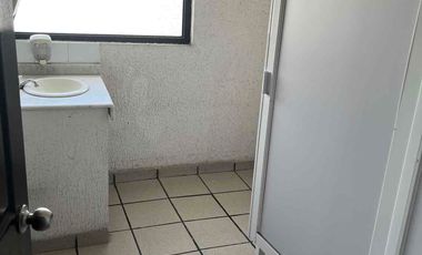 RENTA EDIFICIO 1o. y 2o. Piso 200m. IDEAL ESCUELA, OFICINAS DE GOBIERNO, etc.