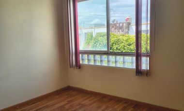 Hermosa casa amplias con 3 baños completos en cluster tipo de casa Semi residencial con jardín, vigilancia y portón eléctrico