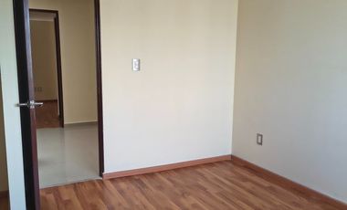 Hermosa casa amplias con 3 baños completos en cluster tipo de casa Semi residencial con jardín, vigilancia y portón eléctrico